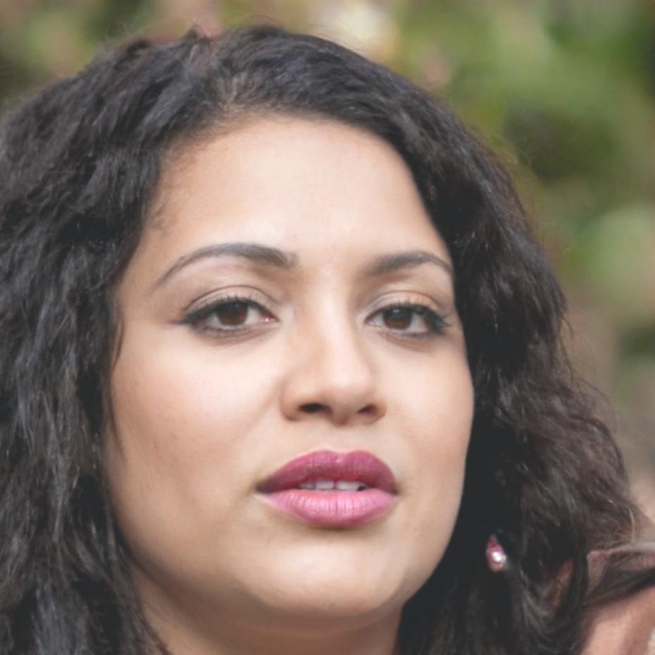 Instructor Siobhan Quinlivan explaining company valuation